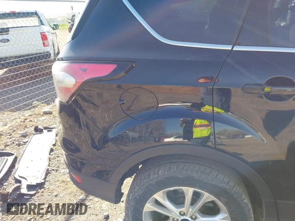 2018 Ford Escape SE z VIN 1FMCU9GD5JUB15259, wystawiony jako IAAI lot #42182040 z przebiegiem 122 194 mil mil oraz . Historia ofert i sprzedaży dostępna na DreamBid. Obrazek 22.