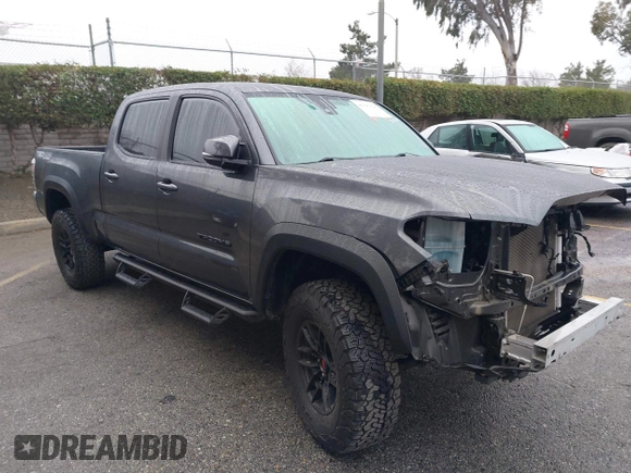2023 Toyota Tacoma SR5 z VIN 3TMDZ5BN4PM148379, wystawiony jako IAAI lot #41547628 z przebiegiem 30 001 mil mil oraz . Historia ofert i sprzedaży dostępna na DreamBid. Obrazek 1.