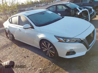 2019 Nissan Altima 2.5 Platinum with VIN 1N4BL4FV3KC116794, listed as a IAAI auction lot 41779270 with 89,086 mi miles. Bid and sale history available at carsss.com. Image 1.