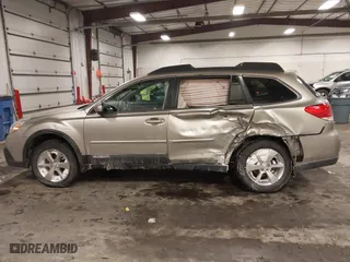 2014 Subaru Outback 2.5i Limited with VIN 4S4BRCLC3E3284330, listed as a IAAI auction lot 41631584 with 197,495 mi miles. Bid and sale history available at carsss.com. Image 15.