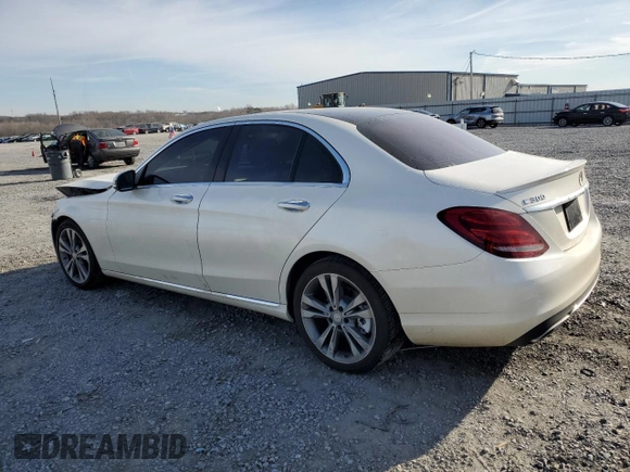2017 Mercedes-Benz C 300 z VIN 55SWF4JBXHU196024, wystawiony jako Copart lot #42220035 z przebiegiem 95 899 mil mil oraz Szkoda całkowita • Salvage title. Historia ofert i sprzedaży dostępna na DreamBid. Obrazek 2.