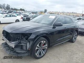 2019 Audi Q8 Premium Plus z VIN WA1BVAF13KD044077, wystawiony jako IAAI lot #39445353 z przebiegiem 55 333 mil mil oraz . Historia ofert i sprzedaży dostępna na DreamBid. Obrazek 2.