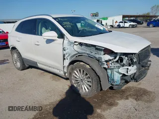 2019 Lincoln MKC Standard z VIN 5LMCJ1C92KUL35937, wystawiony jako IAAI lot #41958781 z przebiegiem 116 242 mil mil oraz . Historia ofert i sprzedaży dostępna na DreamBid. Obrazek 1.