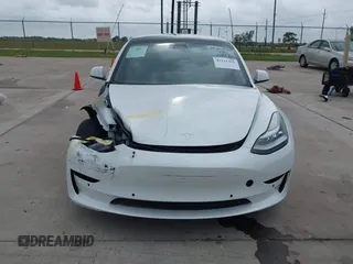 2022 Tesla Model 3 Long Range z VIN 5YJ3E1EBXNF246318, wystawiony jako IAAI lot #42131425 z przebiegiem 32 096 mil mil oraz . Historia ofert i sprzedaży dostępna na DreamBid. Obrazek 11.