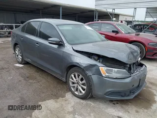 2012 Volkswagen Jetta SE с VIN 3VWDX7AJ5CM326405, выставлен на аукционе IAAI как лот 42135484 с пробегом 187 268 миль миль и . История ставок и продаж доступна на DreamBid. Изображение 1.