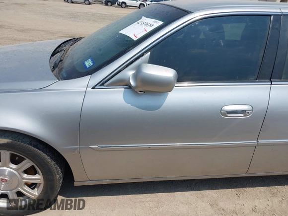 2008 Cadillac DTS 1SA z VIN 1G6KD57Y38U161178, wystawiony jako IAAI lot #42333039 z przebiegiem 116 469 mil mil oraz . Historia ofert i sprzedaży dostępna na DreamBid. Obrazek 6.