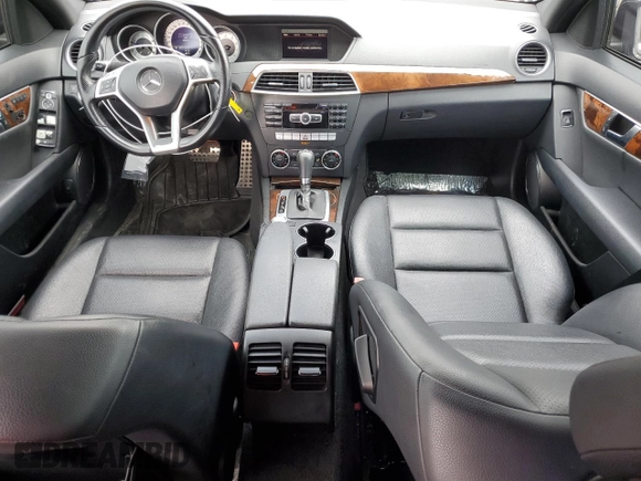 2013 Mercedes-Benz C 250 Sport с VIN WDDGF4HB1DA859663, выставлен на аукционе Copart как лот 60517295 с пробегом 80 699 миль миль и Списание • Salvage title. История ставок и продаж доступна на DreamBid. Изображение 8.