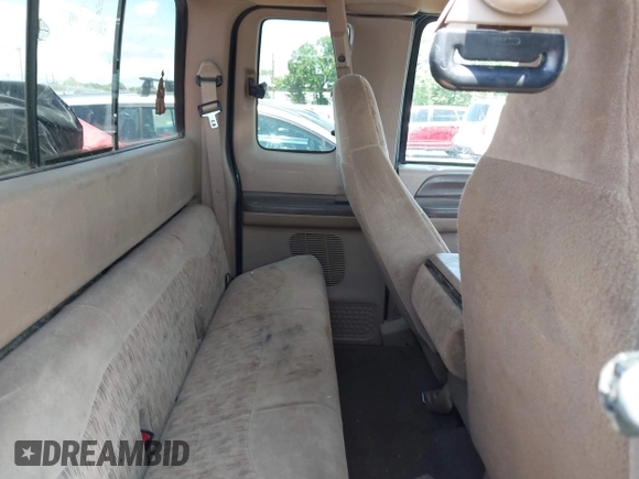 1999 Ford F-250 XL z VIN 1FTNX21F0XED95844, wystawiony jako IAAI lot #42496636 z przebiegiem 286 693 mil mil oraz . Historia ofert i sprzedaży dostępna na DreamBid. Obrazek 8.