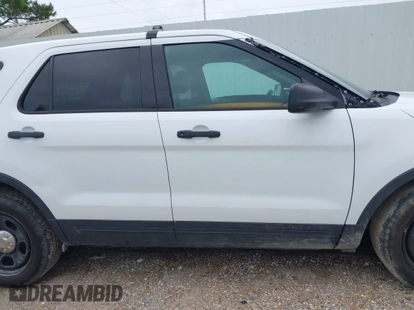 2016 Ford Police Interceptor Utility z VIN 1FM5K8AR7GGA08217, wystawiony jako IAAI lot #42180179 z przebiegiem 122 649 mil mil oraz . Historia ofert i sprzedaży dostępna na DreamBid. Obrazek 13.