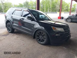 2018 Ford Explorer XLT z VIN 1FM5K8D83JGA74998, wystawiony jako IAAI lot #42381364 z przebiegiem 100 789 mil mil oraz . Historia ofert i sprzedaży dostępna na DreamBid. Obrazek 1.