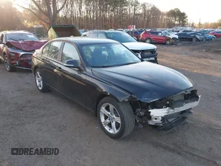 2013 BMW 3 Series 320i xDrive с VIN WBA3C3C52DF981204, выставлен на аукционе IAAI как лот 41731595 с пробегом 82 514 миль миль и . История ставок и продаж доступна на DreamBid. Изображение 1.