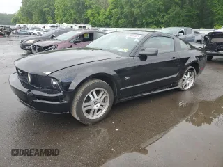 2006 Ford Mustang GT Deluxe z VIN 1ZVHT82H965256819, wystawiony jako Copart lot #59047625 z przebiegiem 102 052 mil mil oraz Szkoda całkowita • Salvage title. Historia ofert i sprzedaży dostępna na DreamBid. Obrazek 1.