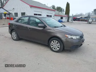 2013 Kia Forte EX with VIN KNAFU4A29D5692609, listed as a IAAI auction lot 41947822 with 175,280 mi miles. Bid and sale history available at carsss.com. Image 1.