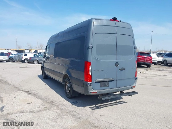 2019 Mercedes-Benz Sprinter Cargo Van with VIN WD4PF1CD6KP140250, listed as a IAAI auction lot 40192921 with 85,972 mi miles. Bid and sale history available at carsss.com. Image 3.