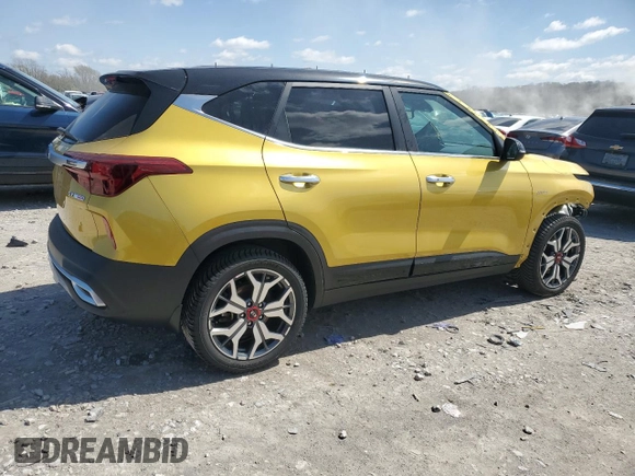 2021 Kia Seltos SX with VIN KNDETCA23M7213245, listed as a Copart auction lot 52227485 with 52,431 mi miles and Salvage Title. Bid and sale history available at carsss.com. Image 3.