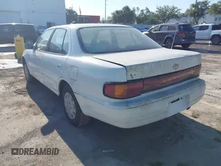 1993 Toyota Camry LE with VIN 4T1SK12E6PU316163, listed as a IAAI auction lot 42046444 with 261,514 mi miles. Bid and sale history available at carsss.com. Image 3.