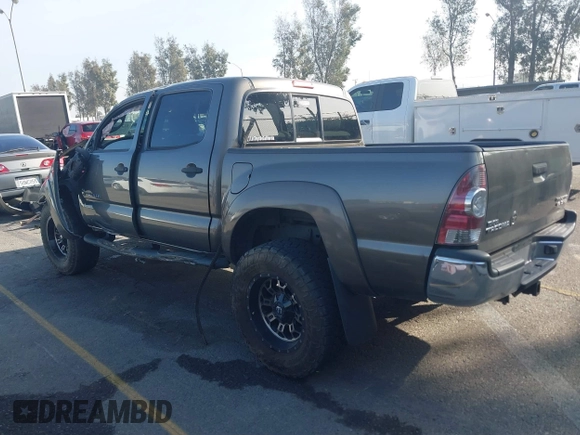2013 Toyota Tacoma PreRunner z VIN 5TFJU4GN1DX046628, wystawiony jako IAAI lot #41216083 z przebiegiem Nie podano mil oraz . Historia ofert i sprzedaży dostępna na DreamBid. Obrazek 3.