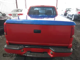 2000 Chevrolet S-10 LS with VIN 1GCCS19W2Y8203649, listed as a IAAI auction lot 41710234 with 153,616 mi miles. Bid and sale history available at carsss.com. Image 17.