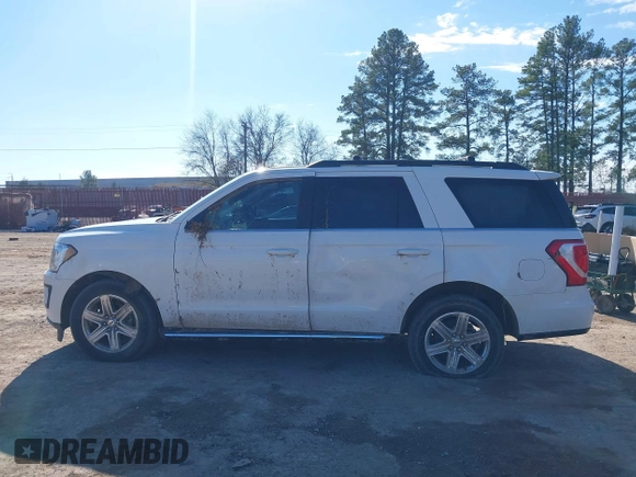 2020 Ford Expedition XLT with VIN 1FMJU1HT6LEA24349, listed as a IAAI auction lot 41218383 with 121,157 mi miles. Bid and sale history available at carsss.com. Image 15.