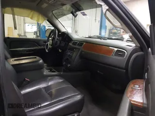 2007 GMC Yukon SLT z VIN 1GKFK13057R417047, wystawiony jako IAAI lot #42061633 z przebiegiem 183 130 mil mil oraz . Historia ofert i sprzedaży dostępna na DreamBid. Obrazek 5.