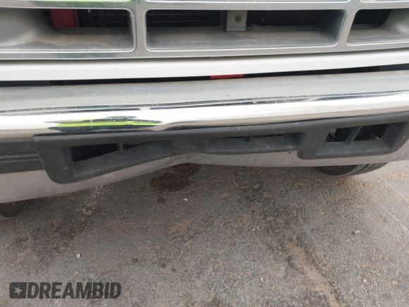 1996 Ford F-250 z VIN 1FTHX26G0TEA08492, wystawiony jako IAAI lot #42435528 z przebiegiem 108 159 mil mil oraz . Historia ofert i sprzedaży dostępna na DreamBid. Obrazek 6.