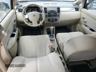 2009 Nissan Versa SL с VIN 3N1BC13E79L475810, выставлен на аукционе Copart как лот 61073065 с пробегом 90 531 миль миль и Списание • Salvage title. История ставок и продаж доступна на DreamBid. Изображение 8.