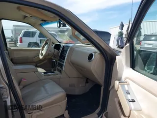 2006 Mercury Mountaineer Luxury z VIN 4M2EU47EX6UJ22752, wystawiony jako IAAI lot #41807719 z przebiegiem 140 442 mil mil oraz . Historia ofert i sprzedaży dostępna na DreamBid. Obrazek 5.