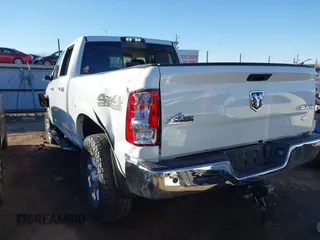 2018 Ram 2500 Big Horn with VIN 3C6UR5DLXJG193545, listed as a IAAI auction lot 41673819 with 90,301 mi miles. Bid and sale history available at carsss.com. Image 3.