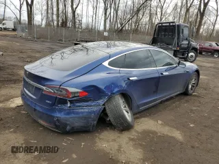 2018 Tesla Model S 75D with VIN 5YJSA1E20JF269303, listed as a Copart auction lot 47971925 with 112,181 mi miles and Salvage title. Bid and sale history available at DreamBid. Image 3.