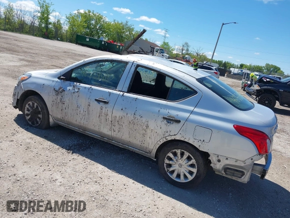 2016 Nissan Versa SV z VIN 3N1CN7AP5GL915381, wystawiony jako IAAI lot #42334410 z przebiegiem 86 373 mil mil oraz . Historia ofert i sprzedaży dostępna na DreamBid. Obrazek 3.