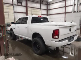 2017 Ram 1500 Night z VIN 1C6RR7MT8HS837693, wystawiony jako IAAI lot #42157251 z przebiegiem 71 829 mil mil oraz . Historia ofert i sprzedaży dostępna na DreamBid. Obrazek 3.