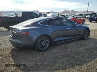 2018 Tesla Model S 75D with VIN 5YJSA1E27JF240011, listed as a Copart auction lot 62922164 with 92,147 mi miles and Salvage title. Bid and sale history available at DreamBid. Image 3.