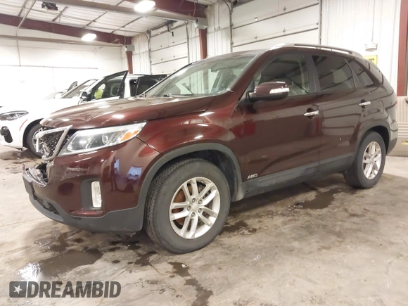 2014 Kia Sorento LX z VIN 5XYKTCA67EG541133, wystawiony jako IAAI lot #42335504 z przebiegiem 83 584 mil mil oraz . Historia ofert i sprzedaży dostępna na DreamBid. Obrazek 19.