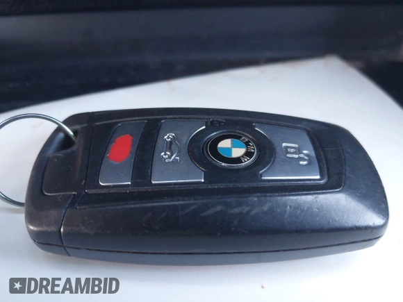 2016 BMW 3 Series 320i xDrive z VIN WBA8E5G59GNU21101, wystawiony jako IAAI lot #41933679 z przebiegiem Nie podano mil oraz . Historia ofert i sprzedaży dostępna na DreamBid. Obrazek 11.