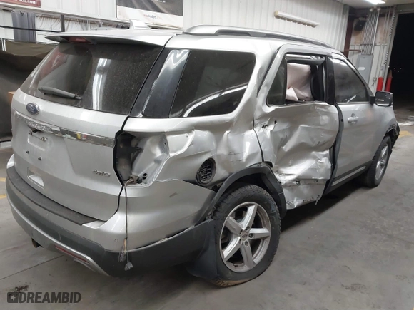 2017 Ford Explorer XLT with VIN 1FM5K8D84HGD99895, listed as a IAAI auction lot 41637419 with 82,128 mi miles. Bid and sale history available at carsss.com. Image 4.