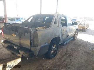 2011 Chevrolet Avalanche LTZ with VIN 3GNMCGE05BG311018, listed as a IAAI auction lot 41450332 with 1 mi miles. Bid and sale history available at carsss.com. Image 4.