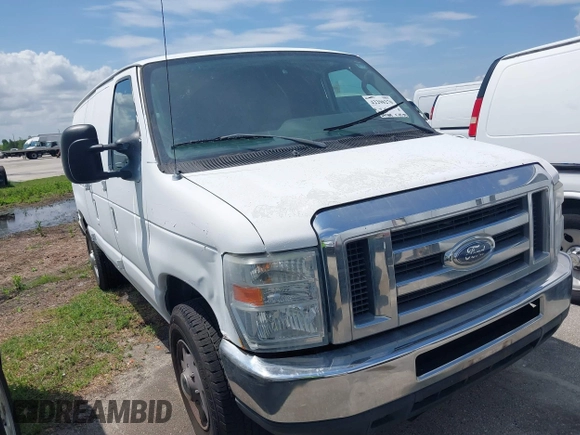 2013 Ford Econoline Cargo Commercial z VIN 1FTNE2EW8DDB01110, wystawiony jako IAAI lot #42290270 z przebiegiem 241 988 mil mil oraz . Historia ofert i sprzedaży dostępna na DreamBid. Obrazek 1.