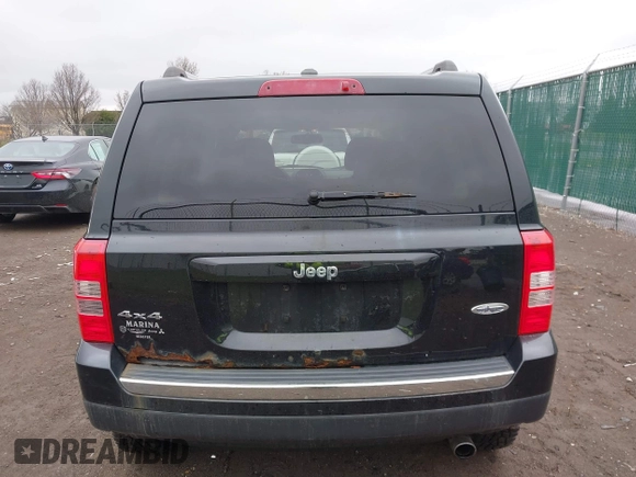 2016 Jeep Patriot Latitude with VIN 1C4NJRFB1GD523904, listed as a IAAI auction lot 42017736 with 164,705 mi miles. Bid and sale history available at carsss.com. Image 16.