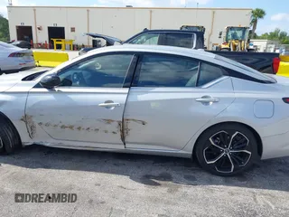 2024 Nissan Altima 2.5 SR with VIN 1N4BL4CV5RN370459, listed as a IAAI auction lot 42098086 with 42,852 mi miles. Bid and sale history available at carsss.com. Image 14.