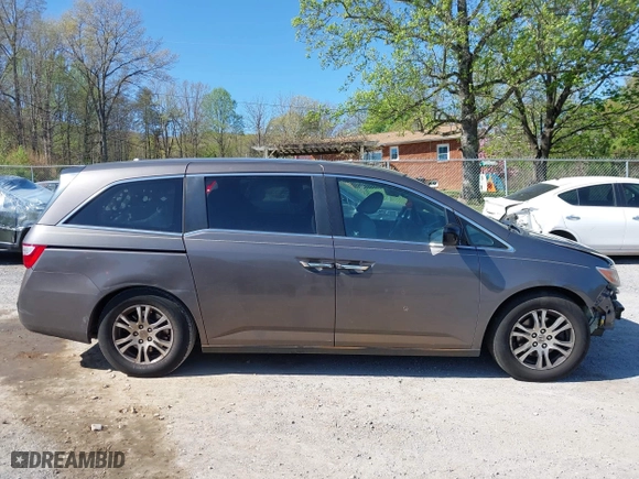 2011 Honda Odyssey EX-L with VIN 5FNRL5H60BB072101, listed as a IAAI auction lot 42002097 with 243,607 mi miles. Bid and sale history available at carsss.com. Image 13.