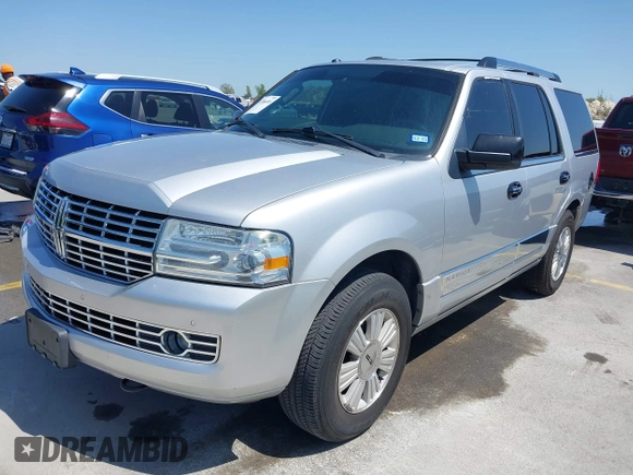 2013 Lincoln Navigator z VIN 5LMJJ2H58DEL03767, wystawiony jako IAAI lot #41986480 z przebiegiem 171 007 mil mil oraz . Historia ofert i sprzedaży dostępna na DreamBid. Obrazek 17.