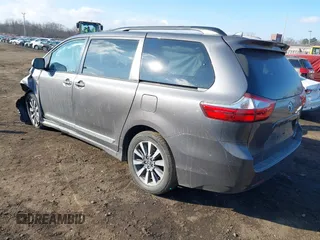 2018 Toyota Sienna XLE with VIN 5TDDZ3DCXJS199733, listed as a IAAI auction lot 41357266 with 66,692 mi miles. Bid and sale history available at carsss.com. Image 3.