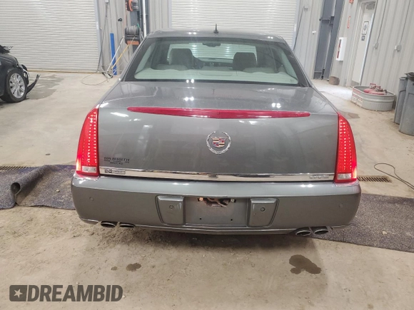 2008 Cadillac DTS 1SA z VIN 1G6KD57Y78U107110, wystawiony jako Copart lot #53548915 z przebiegiem 66 065 mil mil oraz Tytuł czysty. Historia ofert i sprzedaży dostępna na DreamBid. Obrazek 6.