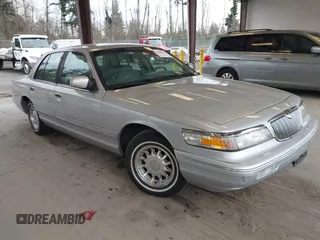 1995 Mercury Grand Marquis LS z VIN 2MELM75W6SX633337, wystawiony jako IAAI lot #41838634 z przebiegiem 135 157 mil mil oraz . Historia ofert i sprzedaży dostępna na DreamBid. Obrazek 1.