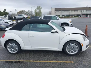 2013 Volkswagen Beetle 2.5L z VIN 3VW5P7AT9DM825439, wystawiony jako IAAI lot #41760907 z przebiegiem 53 649 mil mil oraz . Historia ofert i sprzedaży dostępna na DreamBid. Obrazek 13.