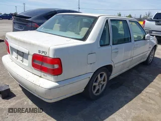 1999 Volvo S70 z VIN YV1LS56D8X1565934, wystawiony jako IAAI lot #42181658 z przebiegiem 172 783 mil mil oraz . Historia ofert i sprzedaży dostępna na DreamBid. Obrazek 4.