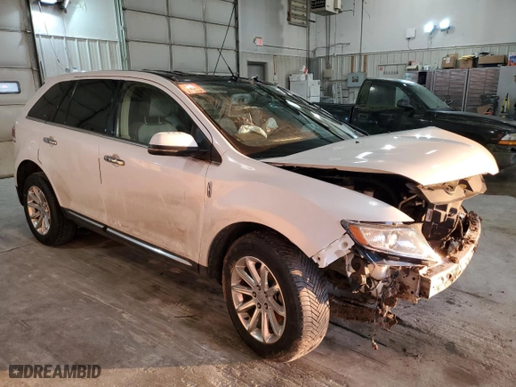 2013 Lincoln MKX with VIN 2LMDJ8JKXDBL09265, listed as a Copart auction lot 83848374 with 0 mi miles and Salvage Title. Bid and sale history available at carsss.com. Image 4.