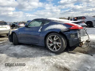 2013 Nissan 370Z z VIN JN1AZ4EH4DM383023, wystawiony jako Copart lot #88204985 z przebiegiem 138 112 mil mil oraz Szkoda całkowita • Salvage title. Historia ofert i sprzedaży dostępna na DreamBid. Obrazek 2.