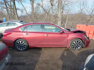 2016 Nissan Altima SR with VIN 1N4AL3AP1GC269826, listed as a IAAI auction lot 41664309 with 70,740 mi miles and . Bid and sale history available at carsss.com. Image 13.
