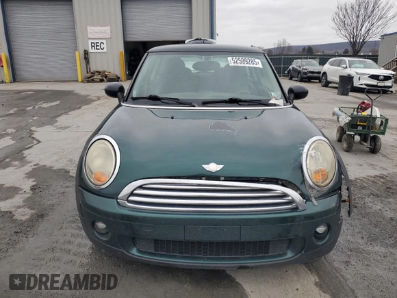 2008 MINI Hardtop with VIN WMWMF33538TU68174, listed as a Copart auction lot 52599285 with 150,496 mi miles and Salvage Title. Bid and sale history available at DreamBid. Image 5.